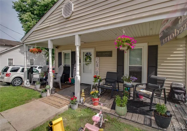 Homes for sale in Alton, IL | 3308 Fernwood Ave, Alton, IL 62002 | MLS# MIS26033866