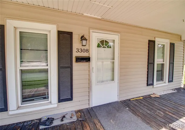 Photo 3 of Single family home for sale at 3308 Fernwood Ave, Alton, IL 62002 | MLS# MIS26033866 | Listing updated on 2026-08-30