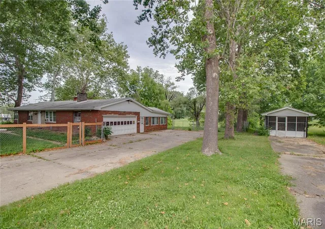 Homes for sale in Cottage Hills, IL | 427 Ruth Ave, Cottage Hills, IL 62018 | MLS# MIS26033880