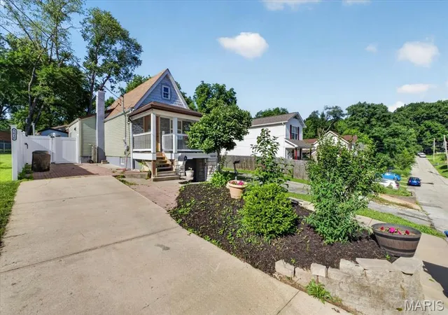 2nd image of 5616 Willard Ave, Saint Louis, MO 63123 | MLS# MIS26033885