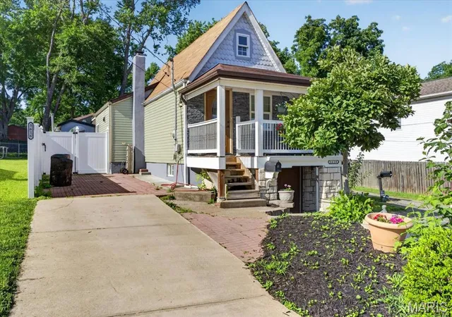 3rd image of 5616 Willard Ave, Saint Louis, MO 63123 | MLS# MIS26033885