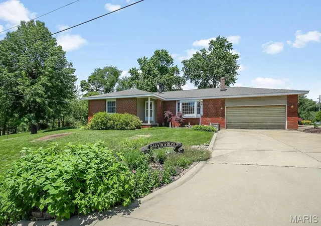 Homes for sale in Cottage Hills, IL | 47 Eva Ave, Cottage Hills, IL 62018 | MLS# MIS26033948