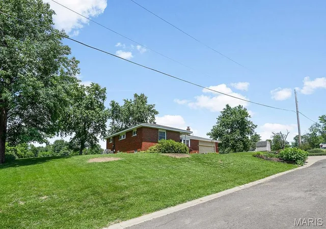 Homes for sale in Cottage Hills, IL | 47 Eva Ave, Cottage Hills, IL 62018 | MLS# MIS26033948