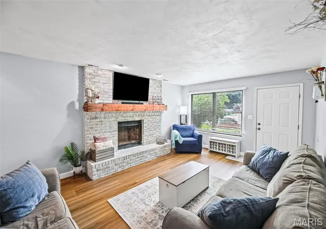 Photo 2 of Sale Pending at 42 Clinton Hill Dr, Swansea, IL 62226 | MLS# MIS26033952 | Listing updated on 2026-09-17