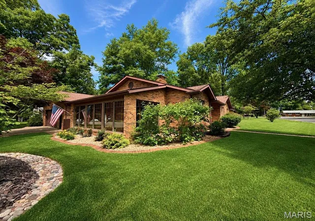 Homes for sale in Trenton, IL | 315 Pin Oak St, Trenton, IL 62293 | MLS# MIS26033971