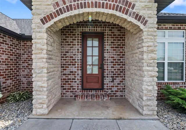 Photo 2 of Single family home for sale at 800 Lakeview Xing, Cape Girardeau, MO 63701 | MLS# MIS26033990 | Listing updated on 2026-09-04