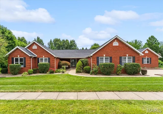 Photo 2 of Sale Pending at 155 Tetherwood Ct, O Fallon, IL 62269 | MLS# MIS26034000 | Listing updated on 2026-07-28