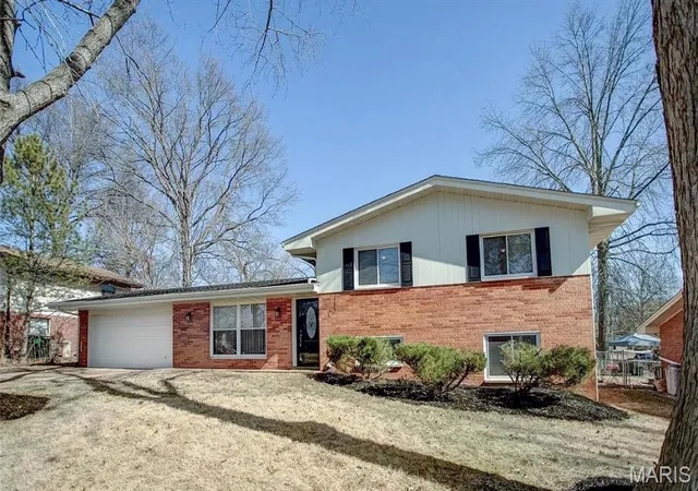 Homes for sale in Belleville, IL | 824 English Ln, Belleville, IL 62223 | MLS# MIS26034009