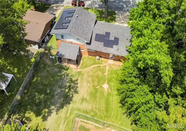 Homes for sale in Belleville, IL | 824 English Ln, Belleville, IL 62223 | MLS# MIS26034009