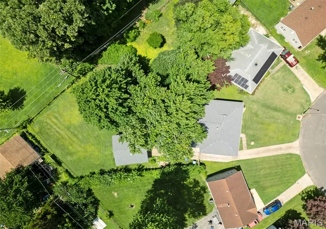 4th image of 800 Crowder Dr, Florissant, MO 63031 | MLS# MIS26034016