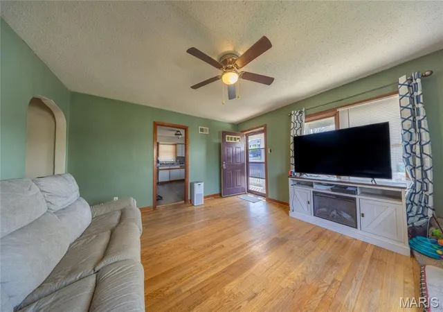 Homes for sale in De Soto, MO | 217 Donnelly St, De Soto, MO 63020 | MLS# MIS26034019