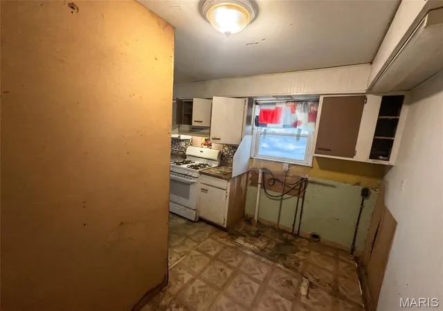 Photo 3 of Single family home for sale at 11424 Larimore Rd, St Louis, MO 63138 | MLS# MIS26034037 | Listing updated on 2026-09-21