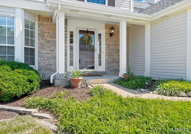Homes for sale in Manchester, MO | 1104 Big Bend Station Dr, Manchester, MO 63088 | MLS# MIS26034039