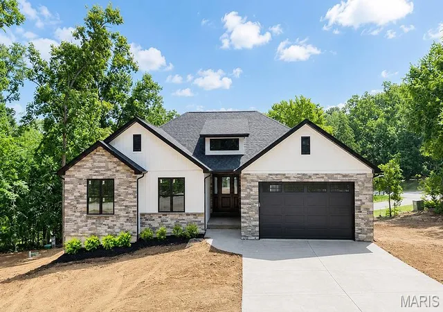 2nd image of 282 Constitution Ave, De Soto, MO 63020 | MLS# MIS26034054