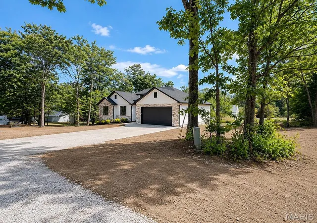 3rd image of 282 Constitution Ave, De Soto, MO 63020 | MLS# MIS26034054