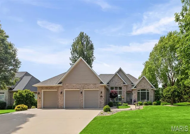 Homes for sale in O Fallon, IL | 8402 Braeswood Estates Dr, O Fallon, IL 62269 | MLS# MIS26034058