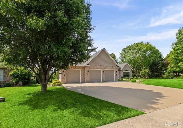 Homes for sale in O Fallon, IL | 8402 Braeswood Estates Dr, O Fallon, IL 62269 | MLS# MIS26034058