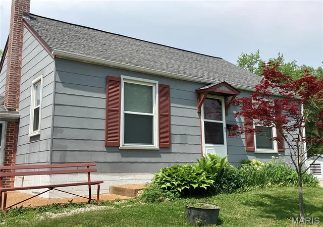 image of 407 Coppinger Dr, Saint Louis, MO 63135 | MLS# MIS26034075
