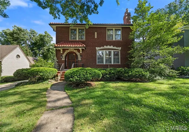 Homes for sale in Clayton, MO | 7430 Byron Pl, Clayton, MO 63105 | MLS# MIS26034076