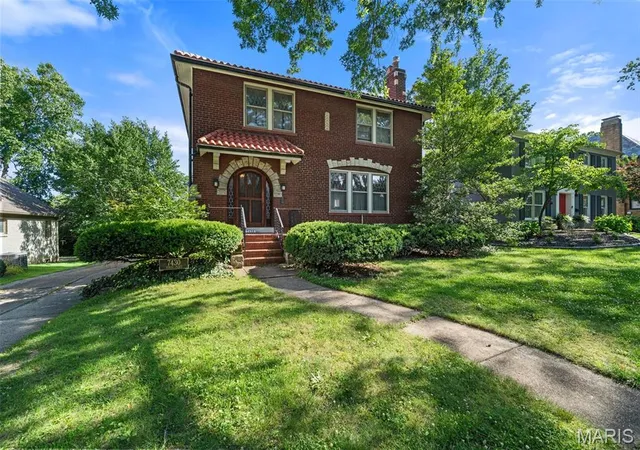 Homes for sale in Clayton, MO | 7430 Byron Pl, Clayton, MO 63105 | MLS# MIS26034076