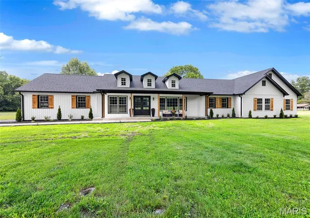 Homes for sale in Wildwood, MO | 4733 Fox Creek Rd, Wildwood, MO 63069 | MLS# MIS26034085