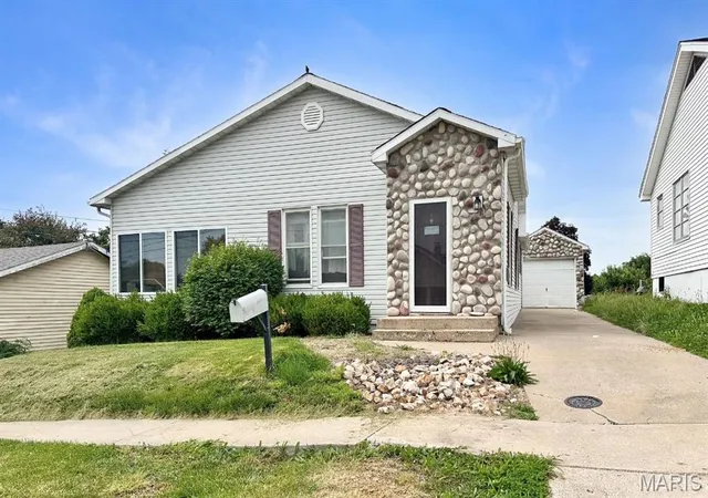 Homes for sale in Hannibal, MO | 1510 Paris Ave, Hannibal, MO 63401 | MLS# MIS26034097