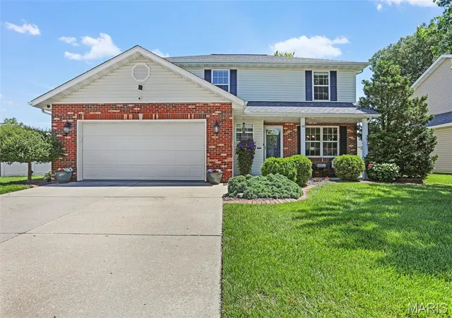 Homes for sale in Glen Carbon, IL | 65 Julie Dr, Glen Carbon, IL 62034 | MLS# MIS26034104