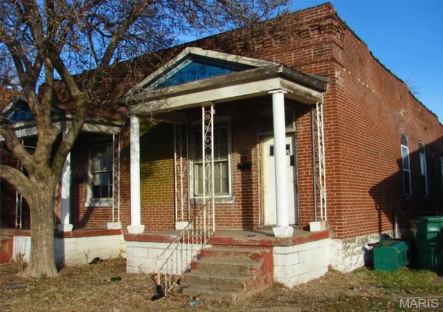 Homes for sale in East St Louis, IL | 472 N 25th St, East St Louis, IL 62205 | MLS# MIS26034132