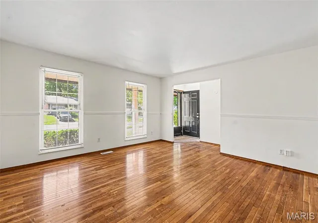 Photo 3 of Single family home for sale at 4413 Remus Dr, Florissant, MO 63033 | MLS# MIS26034133 | Listing updated on 2026-10-30