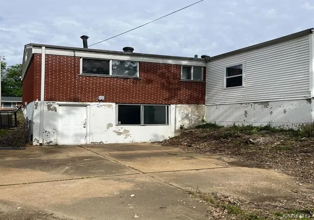 Photo 3 of Single Family Residence at 10634 Alliance Dr, St Louis, MO 63136 | MLS# MIS26034144 | | Sold on 2026-08-24