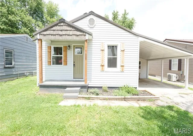 Homes for sale in Dexter, MO | 1409 Ray St, Dexter, MO 63841 | MLS# MIS26034151