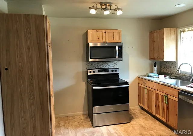 Photo 3 of Single family home for sale at 1017 Lynwood Dr, Rolla, MO 65401 | MLS# MIS26034165 | Listing updated on 2026-09-30