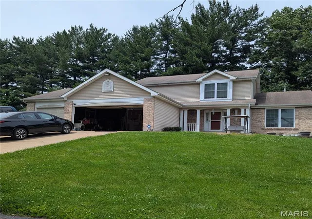 Homes for sale in Florissant, MO | 13600 Old Halls Ferry Rd, Florissant, MO 63033 | MLS# MIS26034183