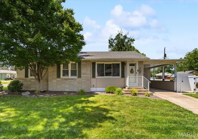 Homes for sale in Edwardsville, IL | 1515 Madison Ave, Edwardsville, IL 62025 | MLS# MIS26034193