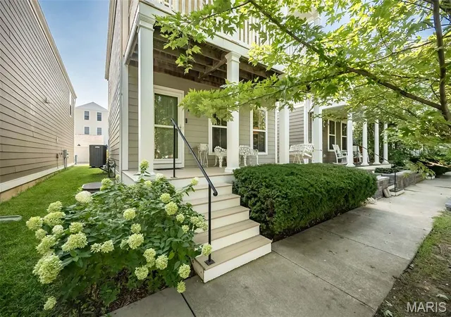 Photo 3 of Sale Pending at 3193 Canal St, St Charles, MO 63301 | MLS# MIS26034194 | Listing updated on 2026-08-30
