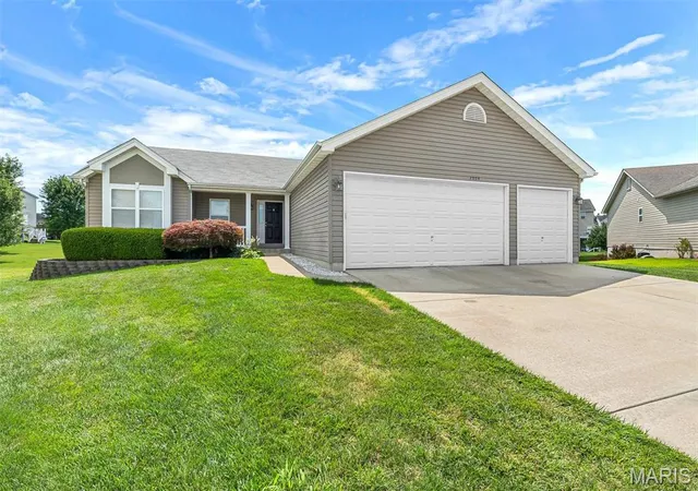 Homes for sale in Lake Saint Louis, MO | 2004 Abby Ct, Lake Saint Louis, MO 63367 | MLS# MIS26034196