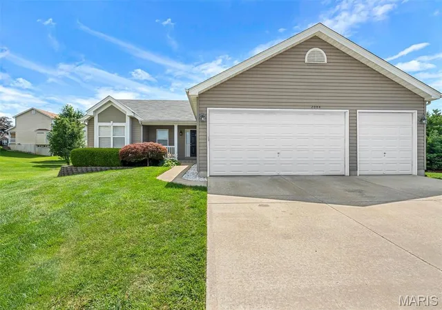Homes for sale in Lake Saint Louis, MO | 2004 Abby Ct, Lake Saint Louis, MO 63367 | MLS# MIS26034196