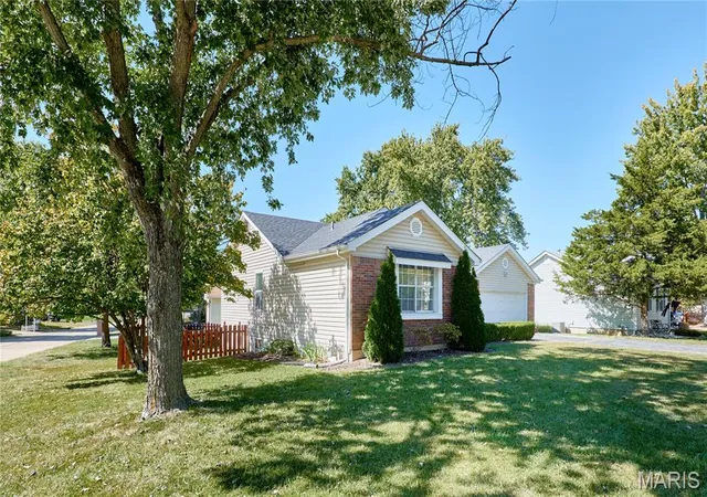 Photo 1 of Single family home for sale at 1705 Whispering Ridge Ln, Saint Peters, MO 63376 | MLS# MIS26034201 | Listing updated on 2026-10-08