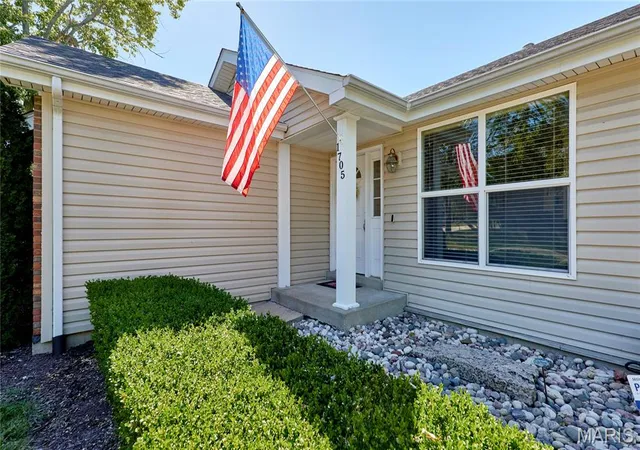 Photo 2 of Single family home for sale at 1705 Whispering Ridge Ln, Saint Peters, MO 63376 | MLS# MIS26034201 | Listing updated on 2026-10-08
