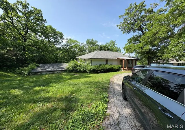1st image of 9600 Grandview Rd, Kansas City, MO 64137 | MLS# MIS26034223