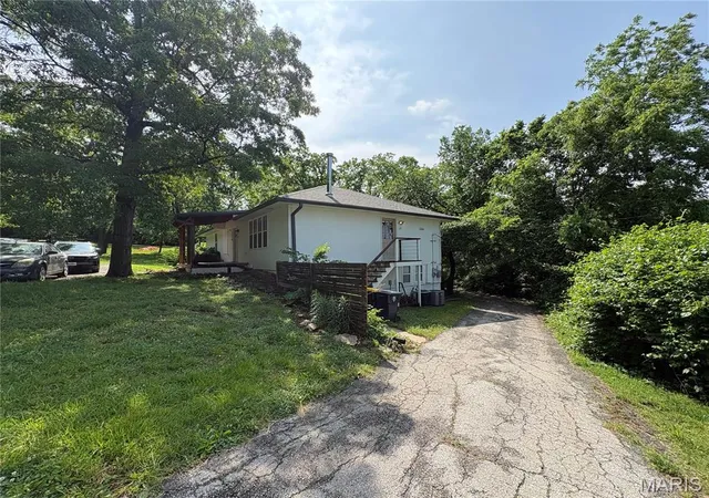 3rd image of 9600 Grandview Rd, Kansas City, MO 64137 | MLS# MIS26034223