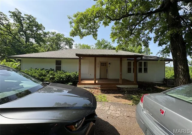 4th image of 9600 Grandview Rd, Kansas City, MO 64137 | MLS# MIS26034223