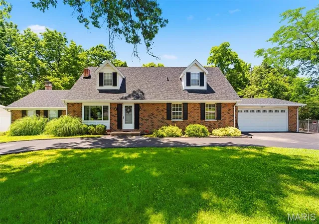 Homes for sale in Creve Coeur, MO | 1143 Fernview Dr, Creve Coeur, MO 63141 | MLS# MIS26034240