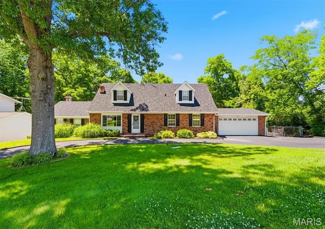 Homes for sale in Creve Coeur, MO | 1143 Fernview Dr, Creve Coeur, MO 63141 | MLS# MIS26034240