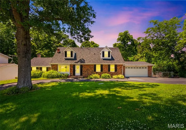 Homes for sale in Creve Coeur, MO | 1143 Fernview Dr, Creve Coeur, MO 63141 | MLS# MIS26034240