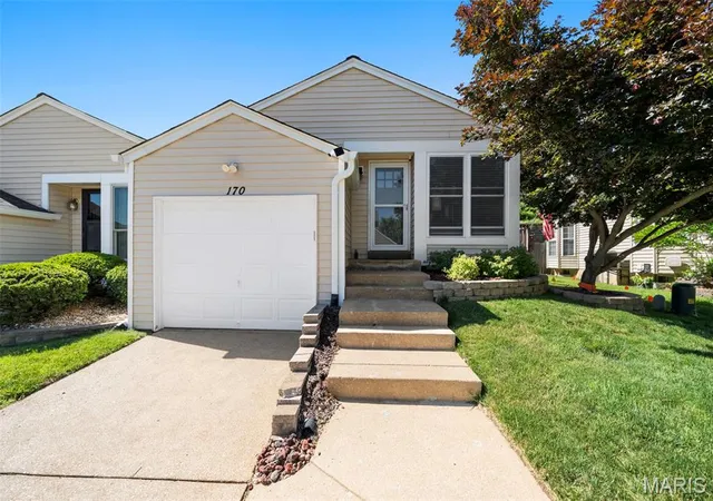 Homes for sale in Ballwin, MO | 170 Cascade Terrace Dr, Ballwin, MO 63021 | MLS# MIS26034245