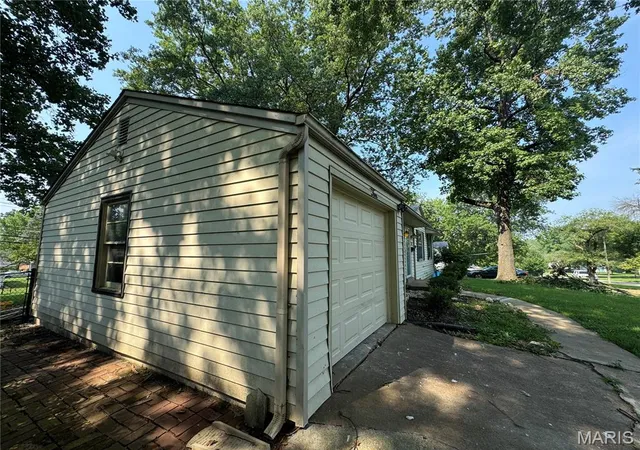 Photo 2 of Single family home for sale at 10 Drummond Dr, Saint Louis, MO 63135 | MLS# MIS26034256 | Listing updated on 2026-06-13