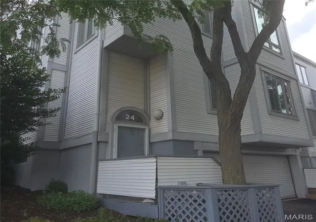 Photo 1 of Townhouse for sale at 24 Columbus Square Dr, Saint Louis, MO 63101 | MLS# MIS26034290 | Listing updated on 2026-07-01