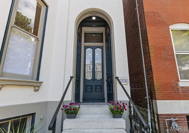 Photo 2 of Single family home for sale at 2024 Rutger St, St Louis, MO 63104 | MLS# MIS26034293 | Listing updated on 2026-10-22
