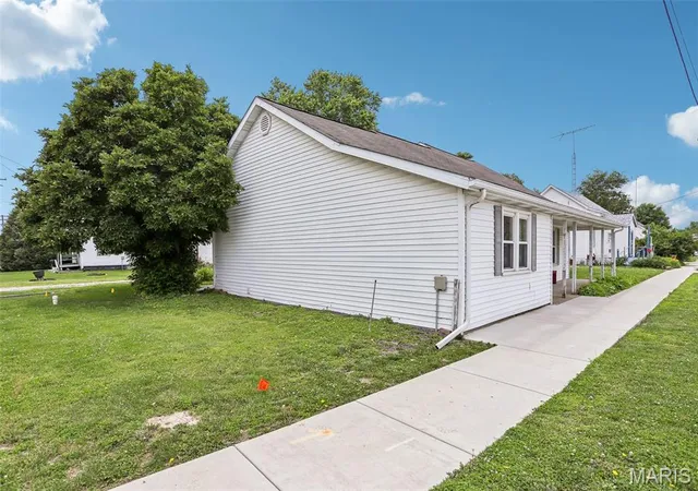 25th image of 226 E Sargent St, Litchfield, IL 62056 | MLS# MIS26034294